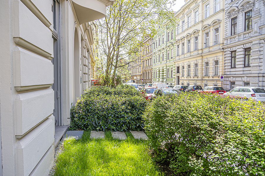 Gute Beispiele geförderter Projekte: Sparbersbachgasse – entsiegelter Vorgarten © Stadt Graz/Fischer Gute Beispiele geförderter Projekte: Sparbersbachgasse – entsiegelter Vorgarten